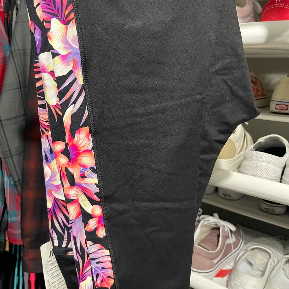 PINK Victoria's Secret Black and Pink Floral Leggings